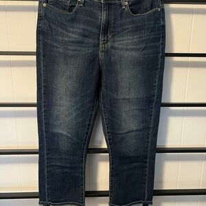 EUC Women's Levis Cuffed Capris, Mid-Rise, Size 6/W28, Jean